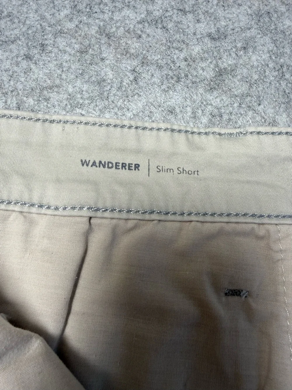 AG Adriano Goldschmied Cream Flat-Front Wanderer Chino Shorts — Size 36